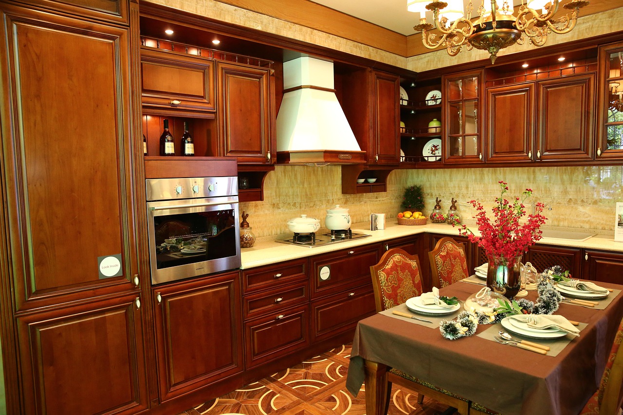 Connecting the Indoor Kitchen to the Patio in Scottsdale Homes